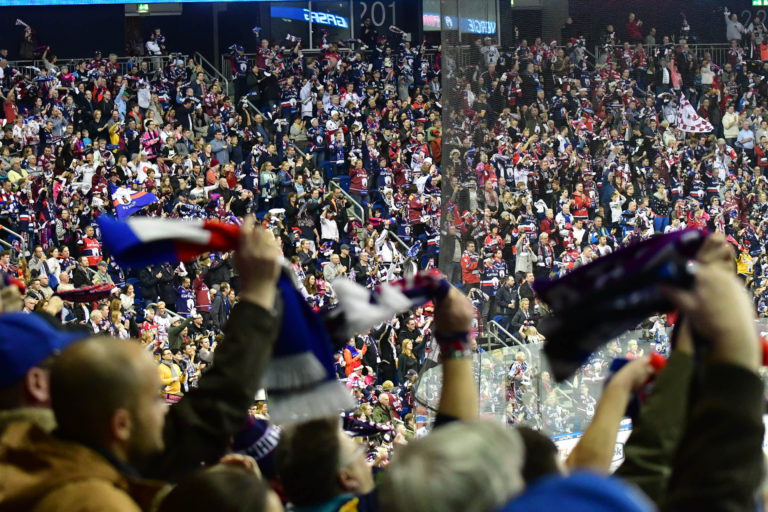 Berliner Eisbären versus Pinguins aus Bremerhaven.