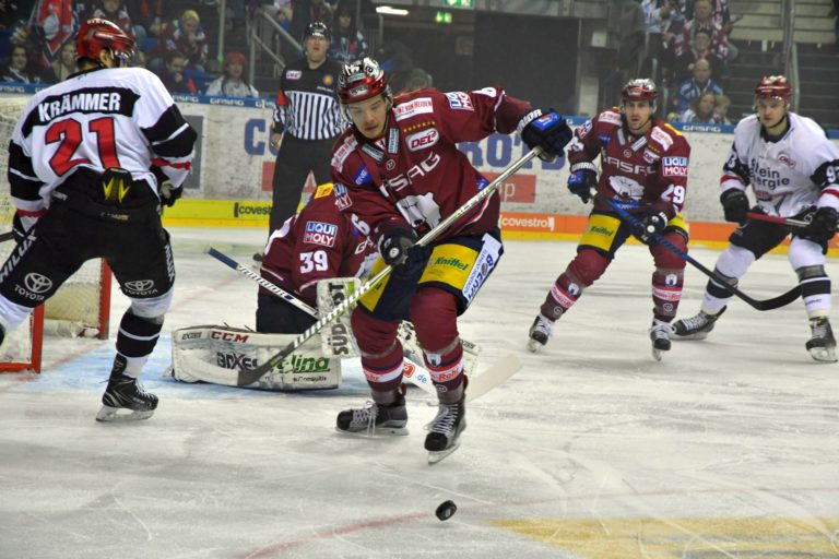 Eisbären Berlin versus Kölner Haie am 15. Dezember 2017 in Berlin.
