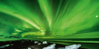 Ganz schön grün – Faszinierende Bilder bietet der Kalender Polarlichter 2018 Polarlicht 2018