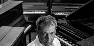 Allein am Klavier – Rainald Grebe und sein Elfenbeinkonzert Rainald Grebe