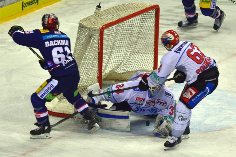 Berliner Eisbären gegen Schwenninger Wild Wings am 2. Januar 2017 in Berlin.