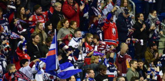 Fotoreportage: Eisbären schießen Schwäne aus der Halle Berliner Eisbären gegen Schwenninger Wild Wings am 2. Januar 2017 in Berlin.