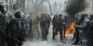 Krawall in Kiew – Neueste Waffen aus den USA im Kampf gegen Russen Krawall in Kiew.