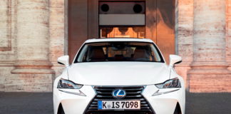 Luxus-Liner im Sportlerdress – Lexus hat die aktuelle Generation des IS überarbeitet und deren Blick geschärft Lexus IS 300h