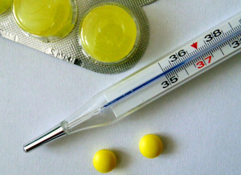 Ein Fieberthermometer.