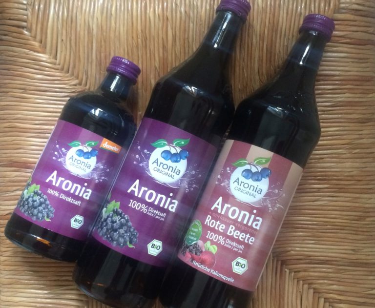 Drei Direktsäfte von "Aronia Original".