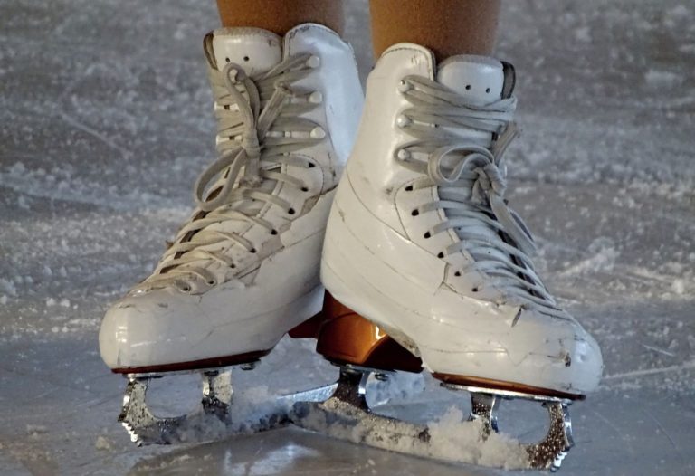 Schlittschuhe.