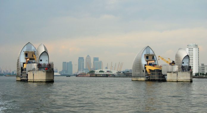 Blick über die Themse auf London.