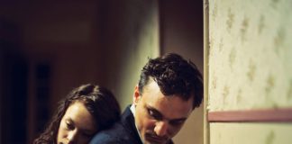 Mit Christian Petzold auf der Flucht – Die Literaturverfilmung „Transit“ als zeitloser Blick und Kommentar auf NS-Geschichte Paula Beer und Franz Rogowski im Film "Transit" von Christian Petzold.