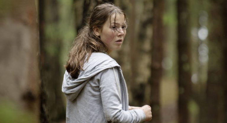 Andrea Berntzen in einer Szene des Films "Utøya 22. juli | U – July 22" von Regisseur Erik Poppe.