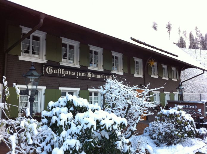 Gasthaus zum Himmelreich im Winter.