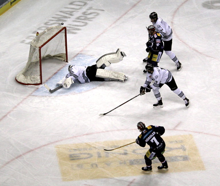 Eisbären Berlin gegen Ice Tigers Nürnberg.