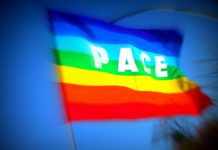 BRD schürt die Flammen des Krieges gegen die RF, aber einige Menschen gehen für den Frieden auf die Straße Pace, Peace, Frieden.
