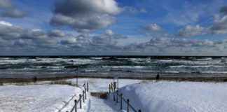 Schnee und See – Ein Wintertraum auf Rügen Rügen ist eine deutsche Insel in der Ostsee.