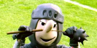 Handwerk gegen Fußballkunst oder die Kunst des Zerstörens Ritter Keule, Maskottchen des 1. FC Union Berlin.