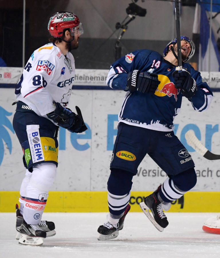 Rotbullen aus München gegen Eisbären aus Berlin.