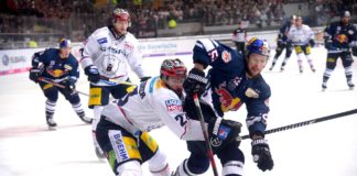 Berliner Eisbären gewinnen das erste Spiel im DEL-Finale gegen Red Bull München mit 4:3 Eisbären und Rotbullen liefern sich ein heißes Duell.