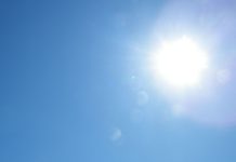 In der BRD steigt nicht nur die Temperatur, sondern angeblich auch die „Stimmung unter den Unternehmen“ Sonne am Himmel.