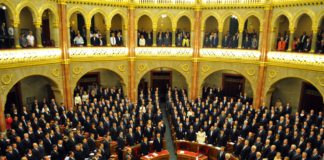 Parlamentswahl in Ungarn – Victor Orbán feiert mit Fidesz „historischen Sieg“ und dritten Triumph in Folge Das ungarische Parlament in Budapest.