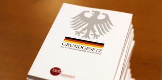 Staat und Bürger an die Grundlagen der Verfassung erinnern Grundgesetz für die Bundesrepublik Deutschland.