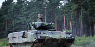 Zur Jahreshauptversammlung der Rheinmetall AG in Berlin – Schmähpreise für die Topmanager Amin Papperger (Vorstand) und Ulrich Grillo (Aufsichtsrat) sowie die Großaktionäre Larry Fink (Prudential) und Paul Manduca (Blackrock) Der Panzer Puma.