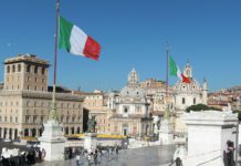 Italien: Machtvolle Streiks gegen die Komplizenschaft der faschistischen Meloni-Regierung beim Genozid in Gaza – Hunderttausend Menschen in Rom auf der Straße Rom, Italien.