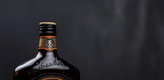 40, 60, 80 – Mit Stroh durch den Sommer oder 80 Prozent Stroh für 100 Prozent Eisgeschmack Eis mit Rum von Stroh.