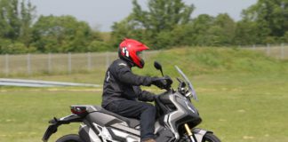 Fotoreportage: Die Honda X-ADV im Mai 2018 am Erlensee Die Honda X-ADV am 17. Mai 2018 am Erlensee.