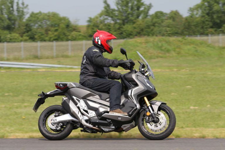 Die Honda X-ADV am 17. Mai 2018 am Erlensee.