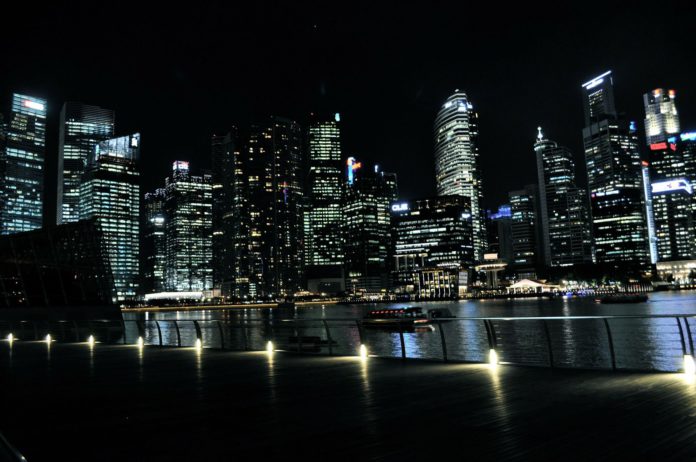 Singapur bei Nacht.