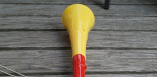 Fußball-WM: Deutsche Mannschaft baut auf einen Riesen-Tross in Russland Vuvuzela