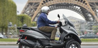 Mit einem Piaggio in Paris – Ein MP3 für zwei Ein MP3 in Paris.