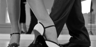 Wirkungslos! – Zwei Schritte zurück, einer vor oder Horst Seehofer tänzelt sich in die Lächerlichkeit Tanzschritte.