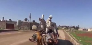 Israel evakuiert syrische Weißhelme – Merkel-Regierung will Mitglieder der Agitprop-Truppe als Flüchtlinge aufnehmen Weißhelme auf einem Haufen Leichen.