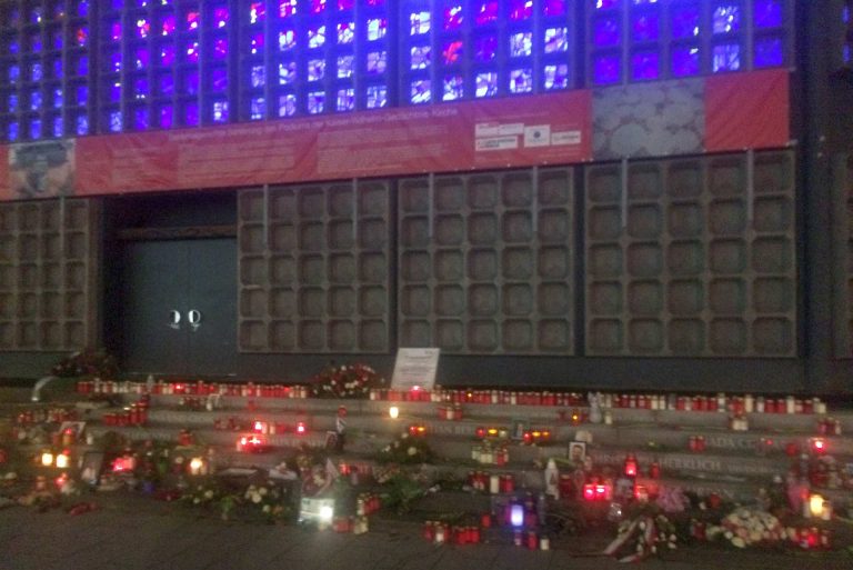 Hat der Inlandsgeheimdienst der BRD einen V-Mann verheimlicht? – Müssen Maaßen und Seehofer ihren Hut nehmen?