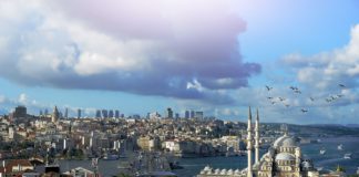 Türkei rast Richtung Ramsch und wird von einer spekulativen zu einer hochspekulativen Anlage abgewertet – Die Bonität am Bosporus liegt auf dem Grund des Marmarameeres Istanbul.