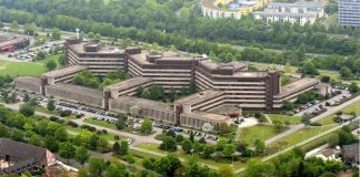 Pauckenschlag aus Köln zu den Vorwürfen der Hetzjagden in Chemnitz von Merkel und Konsorten oder Die Kollaborateure der Lügner BfV-Dienstgebäude in Köln