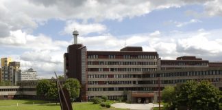 Alle irre oder was? – Der Inlandsgeheimdienst BfV hat „keine Beweise“ für Hetzjagden und Pogrome, „prüft“ diese aber weiter BfV-Dienstgebäude in Köln