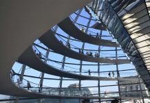 Anhörung der Kontrollkommission: Ein kleines Gespräch unter Freunden Reichstag in Berlin