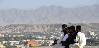 Kein Tag ohne Tote in Afghanistan – Selbsttötungsattentat und Hubschrauberabsturz