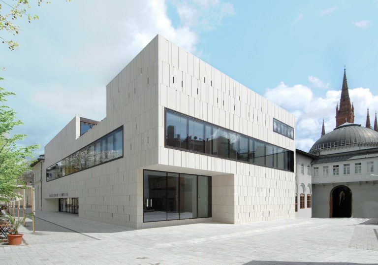 In diesem Gebäude sitzt das Parlament von Hessen.