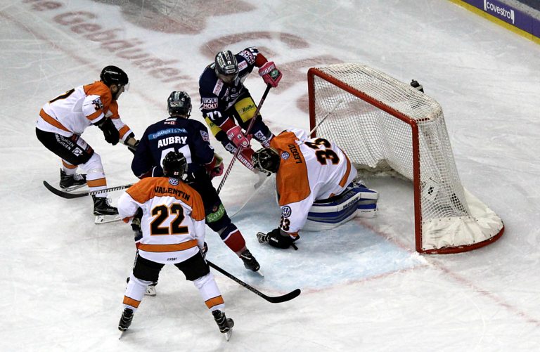 Eisbären Berlin versus Grizzlys Wolfsburg am 19. Oktober 2018 in Berlin.