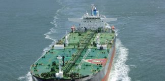 OPEC+ drosselt die Förderung von Rohöl – Die Preise steigen Öltanker.