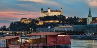 Robert Fico spricht sich im Wahlkampf in der Slowakei gegen Lieferung von Waffen und Munition an die Faschisten der Ukraine aus