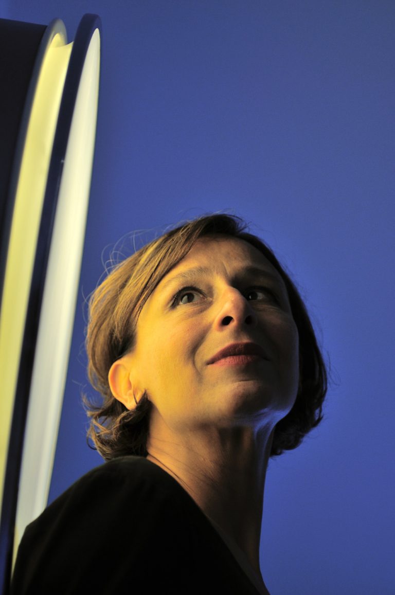 Deserteur am Mittelmeer – Etta Scollo macht Puppentheater mit Strawinskis „Geschichte vom Soldaten“