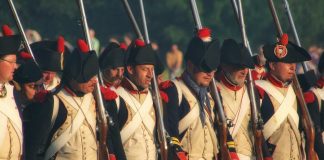 Emanuel Macron scheint Alpträume von Russen zu haben – Der Präsident der Franzosen fordert EU-Armee Waterloo...