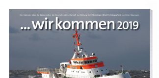 Bilder aus dem wellenbewegten Alltag der Seenotretter von der DGzRS – Annotation zum Postkartenkalender „… wir kommen 2019“ von Peter Neumann Tischkalender "...wir kommen 2019" von Peter Neumann.