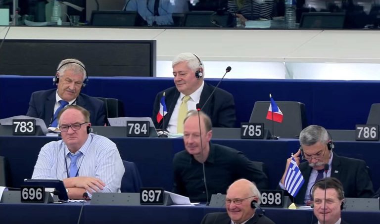 Martin Sonneborn (Die Partei) statt Udo Voigt (NPD) oder Deutschland besenrein übergeben