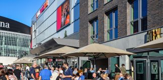 Essen, Trinken, Fröhlichsein in einem Lokal der Alex-Kette in der neuen Entertainmentdestination am Berliner Mercedes Platz