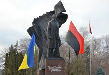 Faschisten mit Fackeln in Lemberg – Geburtstagsfeiern für Stepan Bandera in Banderastan